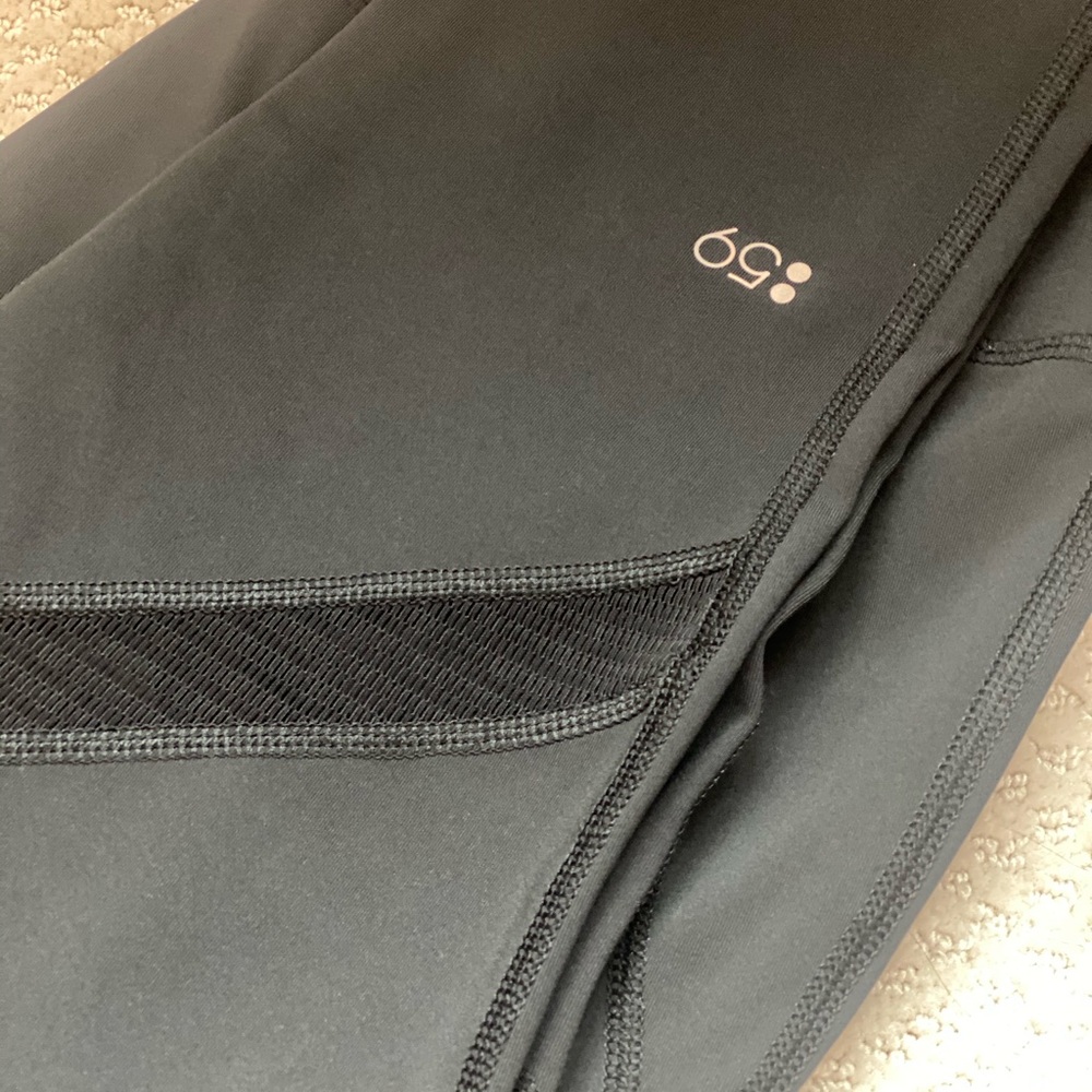 Splits59 high waisted legging w/ Mesh cutout - 8M